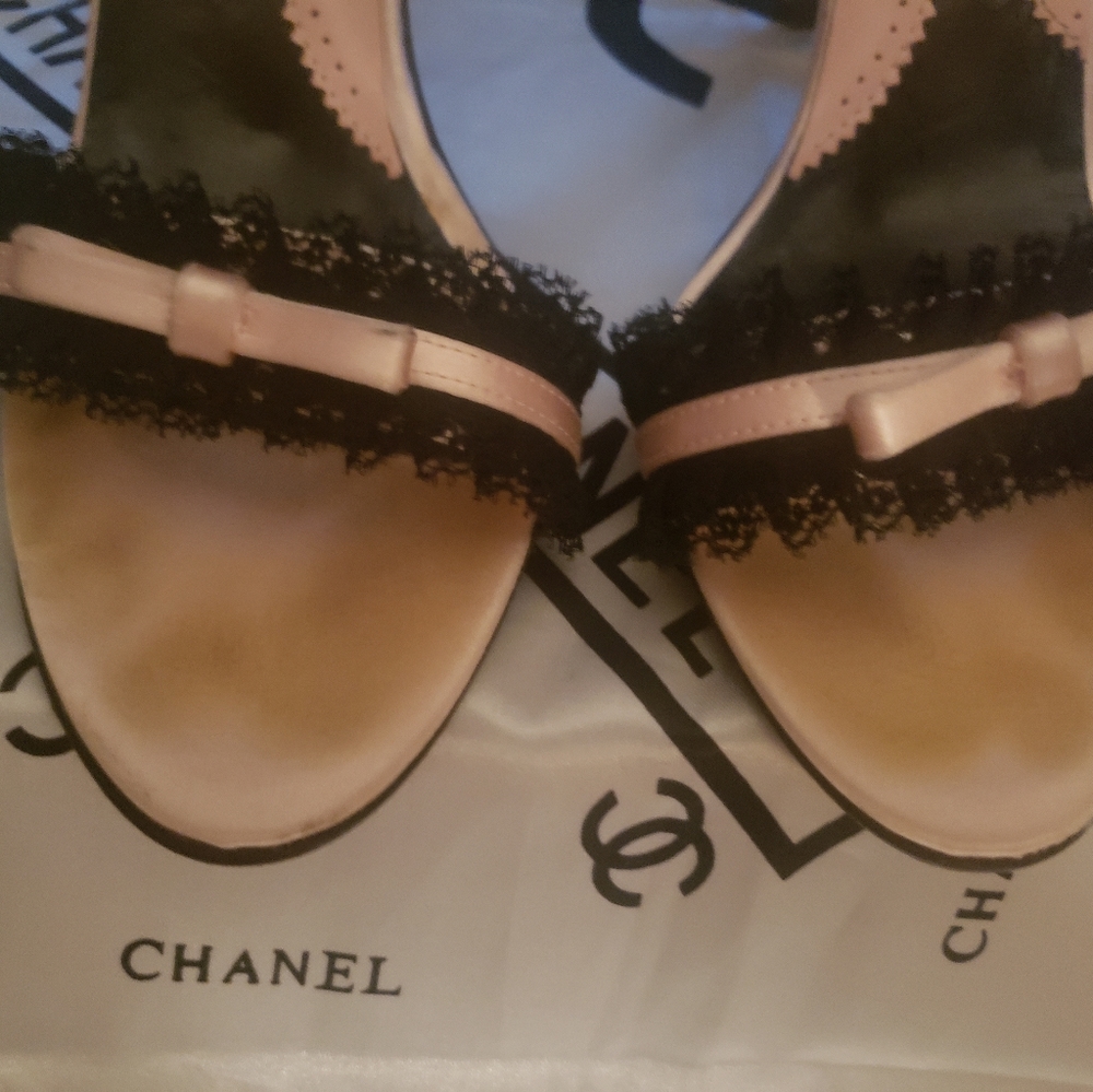 Pink Satin heels with black trim - Picture 7 of 7